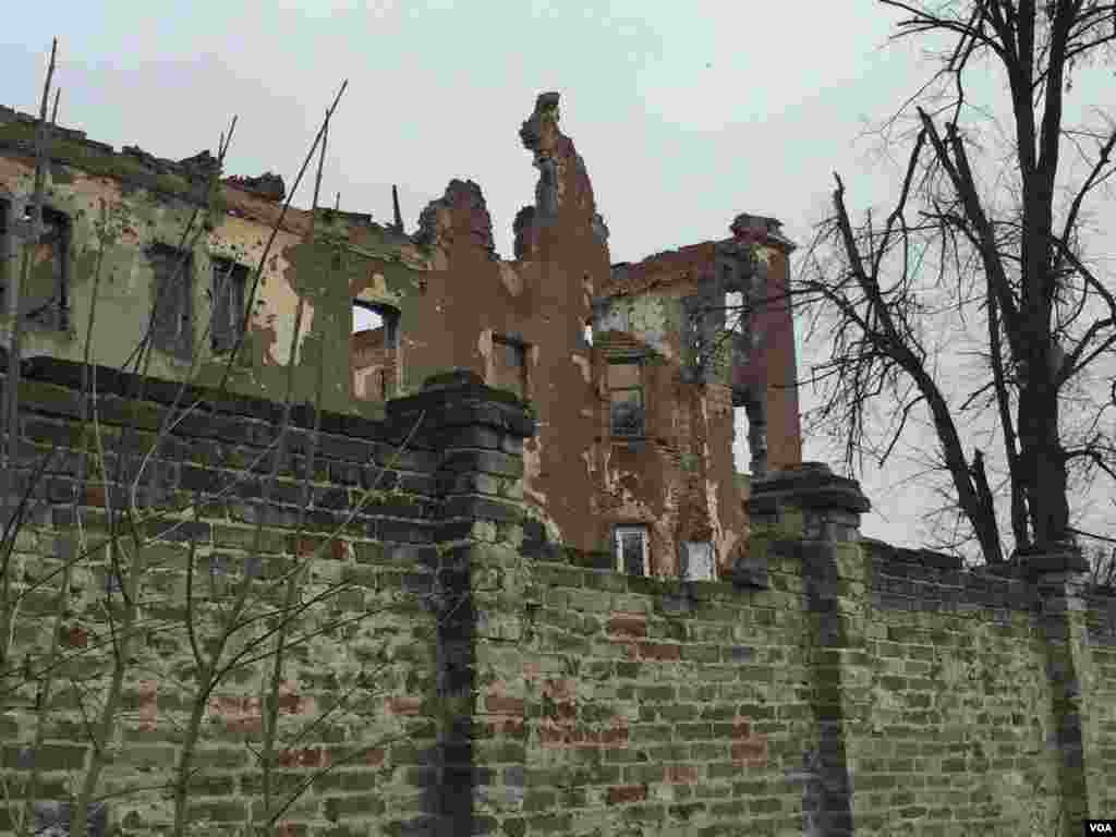Two years later, much of the damage of the Ukraine conflict's early battles remains untouched, March 6, 2016. (L. Ramirez/VOA)