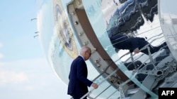 Presidente dos Estados Unidos Joe Biden entra no Air Force One em Las Vegas no regresso à sua casa de praia em Delaware, Las Vegas, Nevada, 17, julho 2024