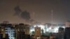 Asap hitam mengepul di Kota Gaza, saat berlangsungnya serangan udara Israel, 2 Februari 2023. (REUTERS/Mohammed Salem)