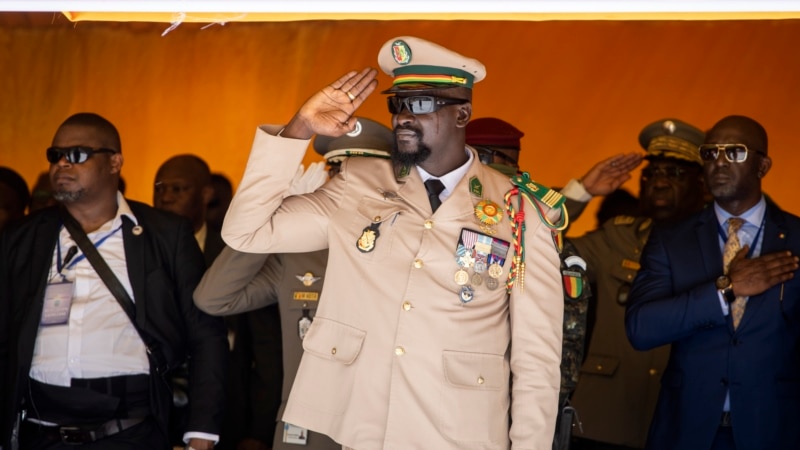 Le régime militaire en Guinée annonce un référendum constitutionnel en 2024