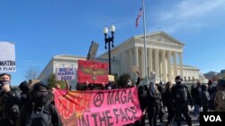 Miles de ciudadanos se manifiestan frente al Tribunal Supremo de Estados Unidos, Washington DC, en protesta por los resultados de las elecciones presidenciales, el 14 de noviembre de 2020.