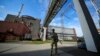Військовик російських окупаційних сил на Запорізькій АЕС, 1 травня 2022. AP Photo, File