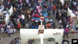 Haitians and Dominicans gather at a market in the border town Dajabon, Dominican Republic, July 15, 2013.