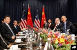 U.S. President Barack Obama, right, with China's President Xi Jingping, left, and members of their delegations, during their meeting as part of the Asia-Pacific Economic Cooperation (APEC) in Lima, Peru, Nov. 19, 2016.