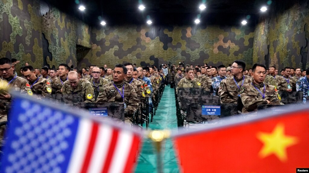 2018年11月17日，美国陆军和中国军人参加在南京附近举行的“灾害管理交流会”闭幕式。(photo:VOA)