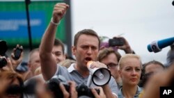Navalni prilikom današnjeg obraćanja pristalicama na železničkoj stanici u Moskvi