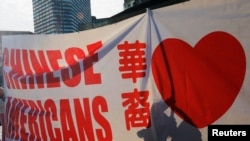华裔美国人参加集会要求在入学上不歧视亚裔美国人申请者。（2018年10月14日）