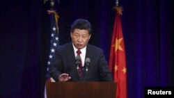 시진핑 중국 국가주석이 22일 미국 워싱턴 주 시애틀에서 가진 미-중 기업가 대표들과 만찬에서 연설하고 있다.