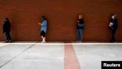 People who lost their jobs wait in line to file for unemployment benefits, following the coronavirus outbreak, at Arkansas Workforce Center in Fort Smith, Arkansas, U.S. April 6, 2020. (REUTERS/Nick Oxford/File Photo)