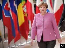 Arhiva - Nemačka kancelarka Angela Merkel stiže na samit EU u Briselu, 9. marta 2017.