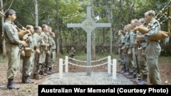 Thánh Giá trong lễ tưởng niệm các tử sĩ trận Long Tân năm 1969. Ảnh: Christopher John Bellis/Australian War Memorial.