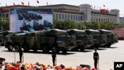 지난 2015년 9월 베이징 톈안먼 광장에서 열린 열병식에 DF-21D 지대함 탄도미사일이 등장했다. (자료사진)
