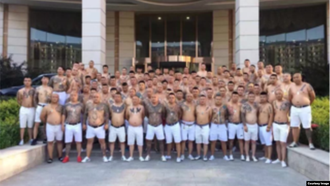 从 天安社兄弟商会 大合照看中国社会土壤