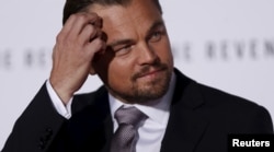 Cast member Leonardo DiCaprio attends the premiere of "The Revenant" in Hollywood, California, Dec. 16, 2015.
