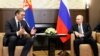 Predsednici Srbije i Rusije Aleksandar Vučić i Vladimir Putin na sastanku u Sočiju (Foto: Reuters/Shamil Zhumatov-Pool)