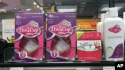 Menstrual cup buatan Diva Cups tampak di Whole Foods, di Washington, 30 Mei 2016. Menstrual cup adalah alat yang digunakan untuk “menampung” darah selama haid.