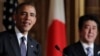 24일 일본을 방문 중인 바락 오바마 미국 대통령(왼쪽)이 아베 신조 일본 총리와 도쿄 아카사카 영빈관에서 정상회담 후 공동기자회견을 가졌다.