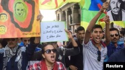 Des manifestants protestent dans les rues de Al-Hoceima après la mort du vendeur de poisson, au Maroc, le 6 novembre 2016. (Photo d'illustration)