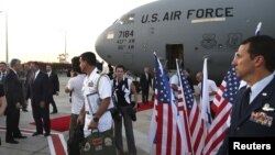 Bộ trưởng Quốc phòng Mỹ Leon Panetta đến sân bay ở Tel Aviv, Israel hôm 31/7/12