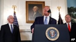 도널드 트럼프 미국 대통령의 지난달 23일 백악관 기자회견에 마이크 펜스 부통령과 마이크 폼페오 국무장관이 배석했다.