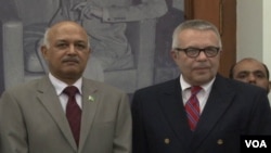 پاکستانی سیکرٹری دفاع آصف یاسین ملک اور قائم مقام امریکی سفیر ریچرڈ ہوگلنڈ