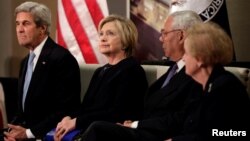 U.S. Secretary of State John Kerry (L) and former secretaries of State Hillary Clinton, Colin Powell and Madeleine Albright (R) attend a reception celebrating the completion of the U.S. Diplomacy Center Pavilion in Washington, Jan. 10, 2017. 