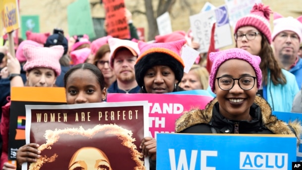 Những người tham gia cuộc Tuần hành của Phụ nữ ở Washington trên Đại lộ Độc lập ở Washington, trong ngày đầu tiên của nhiệm kỳ tổng thống của ông Donald Trump.