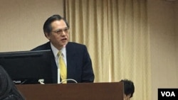 台湾陆委会主委陈明通在立法院接受质询 （美国之音齐勇明拍摄，2019年10月30日）