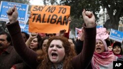 FILE - Supporters of Pakistani civil society groups rally against Taliban and militants in Lahore, Pakistan. Jan. 5, 2015.