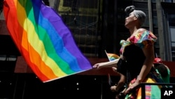 Một người tham gia buổi diễu hành của người đồng tính ở New York ngày 29 tháng 6 năm 2014.