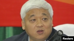 Ông Nguyễn Đức Kiên, 58 tuổi, nguyên phó Chủ tịch Hội đồng sáng lập Ngân hàng Thương mại Cổ phần Á Châu (ACB) đã bị khởi tố và bắt giam hôm 20 tháng 8, 2012 về tội ‘kinh doanh trái phép’ theo điều 159 - Bộ Luật hình sự.