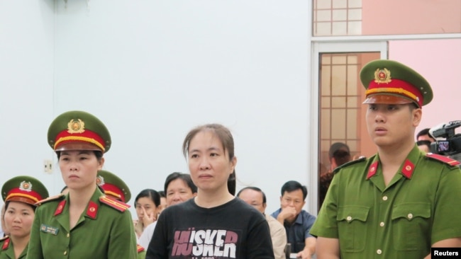Blogger Nguyễn Ngọc Như Quỳnh tại phiên xử phúc thẩm 30/11/2017.