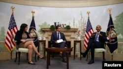 다음주 퇴임하는 바락 오바마(오른쪽) 대통령이 6일 백악관 블레어하우스에서 온라인 뉴스사이트 '복스(Vox)'와 고별 인터뷰를 하고있다. 