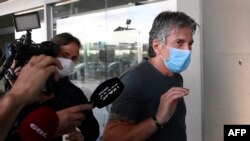 Jorge Messi, le père et agent de Lionel Messi arrive à l'aéroport de Barcelone, Espagne, le 2 septembre 20 2020.