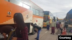 ေနရပ္ျပန္မ်ားအတြက္ျမန္မာဘက္က စီစဥ္ေပးထားတဲ့ ကားမ်ား 