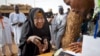 Une femme vote à Daura, Nigeria, le 28 mars 2015