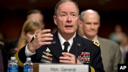 El General Keith Alexander, director de la NSA, respondió a preguntas de los legisladores.