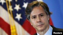 FILE PHOTO: U.S. Deputy Secretary of State Antony Blinken listens to journalists' questions during a news conference, at a hotel in Mexico City April 30, 2015. (REUTERS/Henry Romero/File Photo)