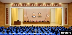 북한이 당·국가·경제기관·무력부문 연석회의를 열어 김정은 노동당 위원장의 올해 신년사를 이행할 방안을 논의했다고 9일 조선중앙통신이 보도했다.