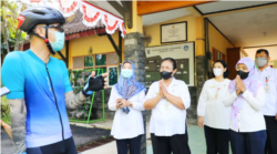Ganjar Pranowo sidak ke SMPN 33 Semarang mendapati siswa tidak menerapkan Prokes dan meminta guru melakukan perbaikan. (Foto: Courtesy/Humas Jateng)