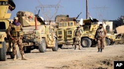 21일 이라크 바그다드 서부 라마디 북쪽 지역에서 정부군이 진군하고 있다.