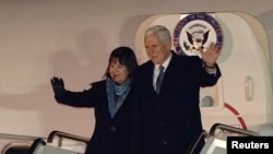 Віце-президент Пенс з дружиною прибули до Токіо