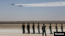 中國空軍兩架殲-11戰機飛越遼寧瀋陽一個機場（路透社2019年4月3日轉發）