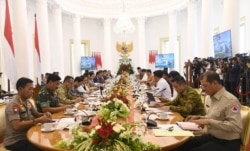 Presiden Joko Widodo memimpin Rapat Terbatas antisipasi penyebaran virus Corona , di Istana Kepresidenan Bogor, Jakarta , Selasa, 4 Februari 2020. (Foto: Biro Setpres)
