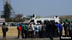 Striking workers of the Anglo American Platinum (Amplats) move from shaft to shaft to call on their colleagues to stop working in Rustenburg, September 12, 2012. 