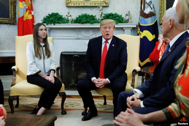 La reunión con Pence se celebra en la mañana del miércoles en el Salón Oval de la Casa Blanca.