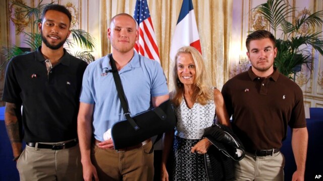 Alek Skarlatos, Spencer Stone y Anthony Sadler fueron homenajeados también por la embajadora de EE.UU. en Francia, Jane Hartley.