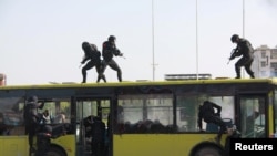 중국 공안당국 대테러 병력이 지난 5월 장시성 이춘에서 훈련을 진행하고 있다. (자료사진)