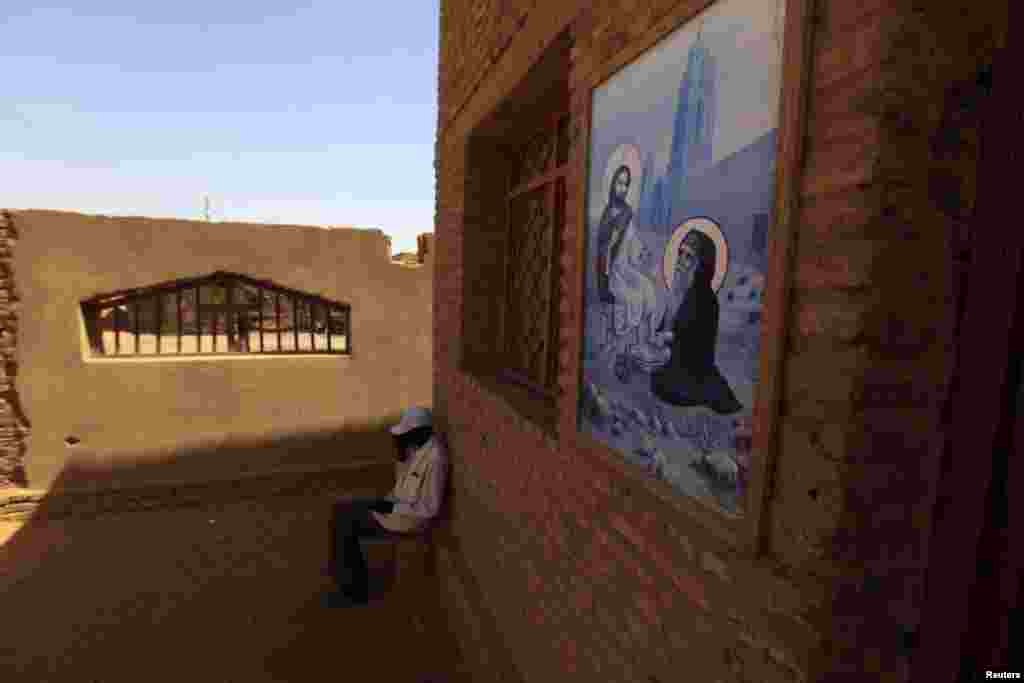 سوڈان کے صدر عمر حسن البشیر کا دعویٰ ہے کہ نیا آئین مذہبی آزادی کا ضامن ہو گا لیکن عیسائی برادری کو اس پر تشویش ہے