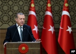 Turkey's President Recep Tayyip Erdogan addresses local administrators at his palace in Ankara, May 4, 2016, amid long-denied tensions with Prime Minister Ahmet Davutoglu.